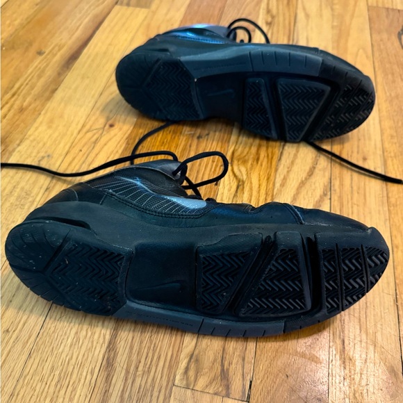 Nike women’s basketball shoes - Picture 3 of 3